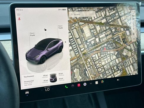 Used 2024 Tesla Model Y Long Range AWD/4WD image 23