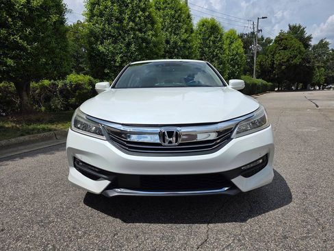 Used 2017 Honda Accord Touring image 8