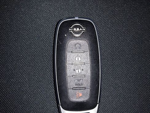 Used 2025 Nissan Versa SR w/ Trunk Package image 32