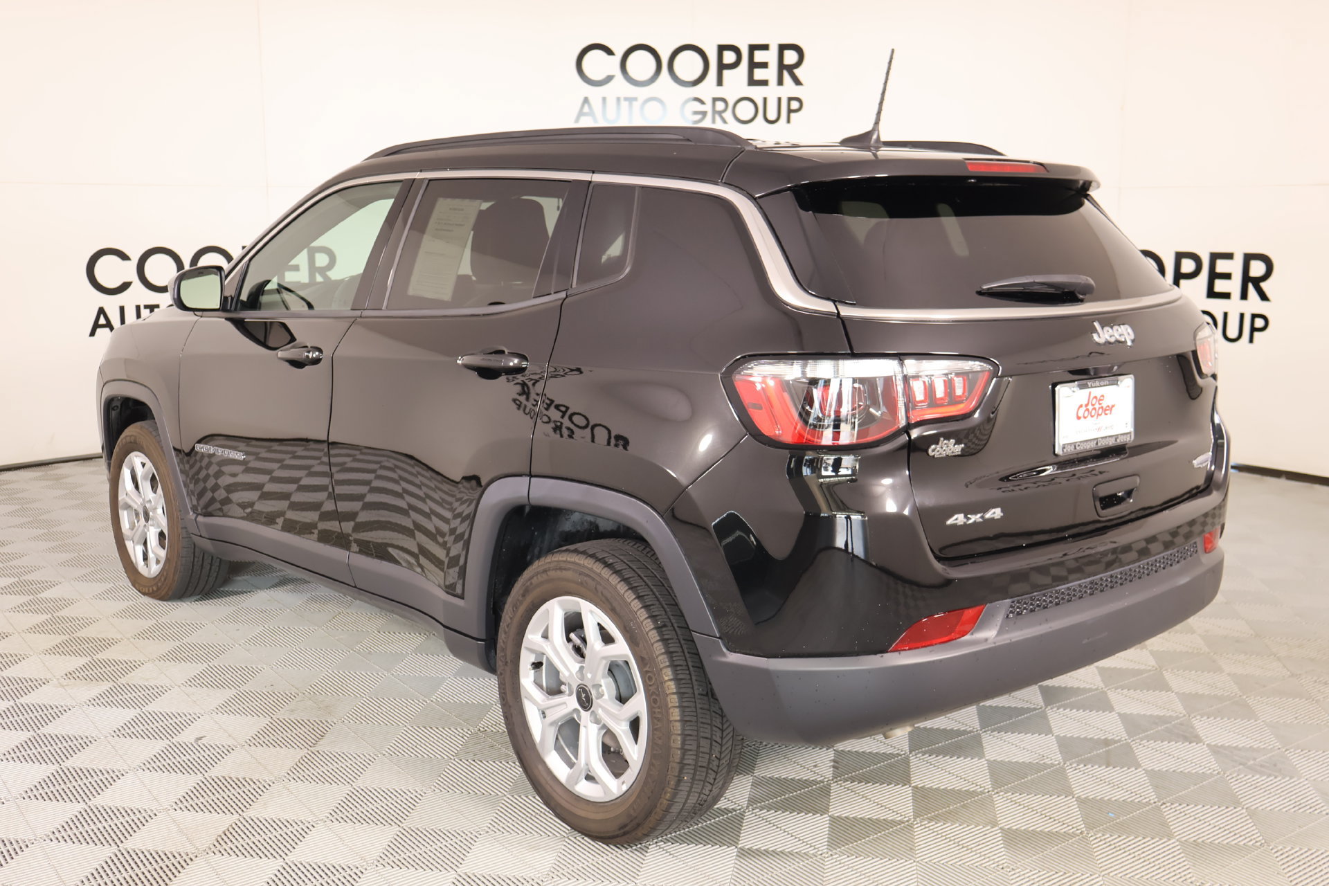 Used 2025 Jeep Compass Latitude AWD/4WD image 22
