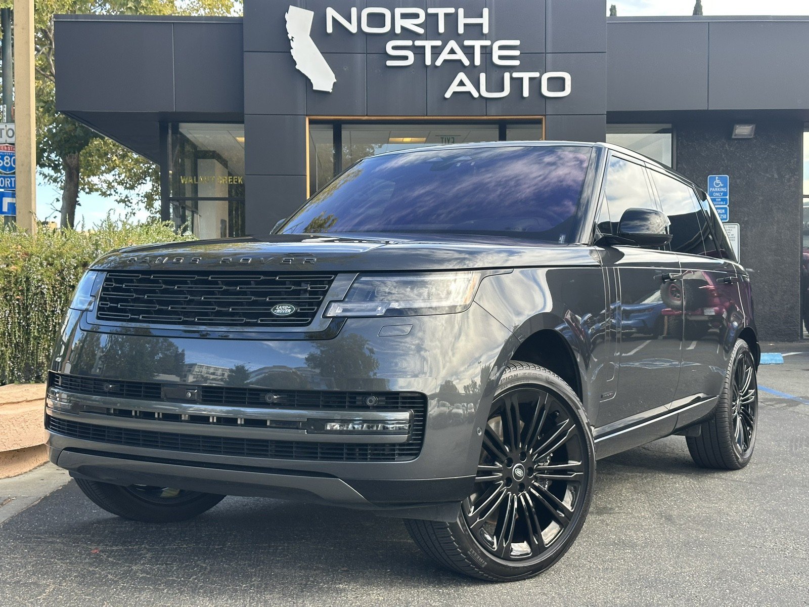 Used 2023 Land Rover Range Rover Long Wheelbase Autobiography AWD/4WD image 2