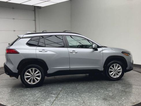 Used 2022 Toyota Corolla Cross LE AWD/4WD image 34