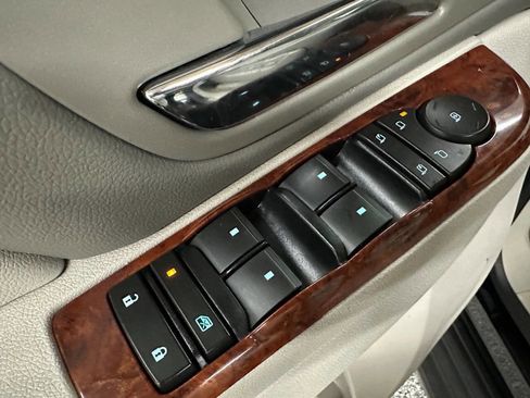 Used 2013 GMC Yukon XL SLT w/ SLT-2 Equipment Package image 21