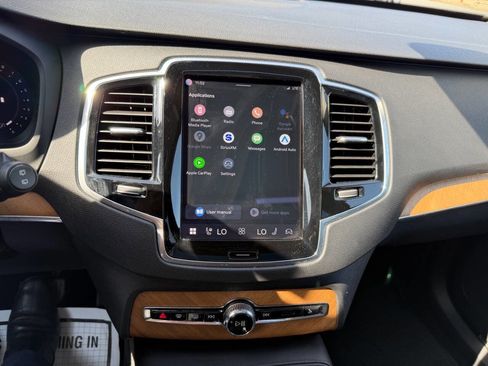 Used 2023 Volvo XC90 B6 Plus image 23