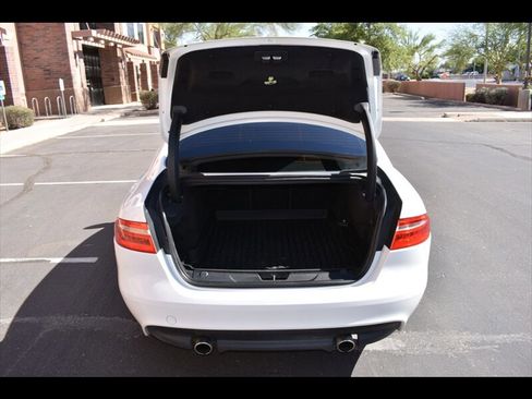 Used 2019 Jaguar XE Premium RWD image 24