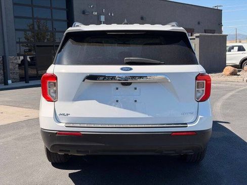 Used 2022 Ford Explorer XLT AWD/4WD image 5