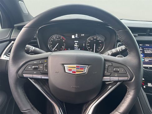 Certified 2025 Cadillac XT6 Premium Luxury image 25