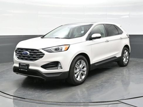Used 2019 Ford Edge Titanium w/ Cold Weather Package AWD/4WD image 2