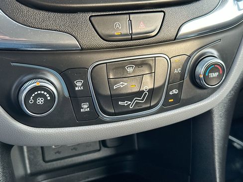 Used 2023 Chevrolet Equinox LS image 18