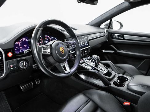 Certified 2022 Porsche Cayenne Turbo AWD/4WD image 4