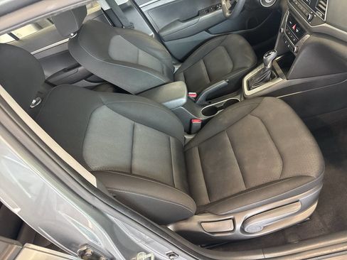 Used 2018 Hyundai Elantra SE image 19