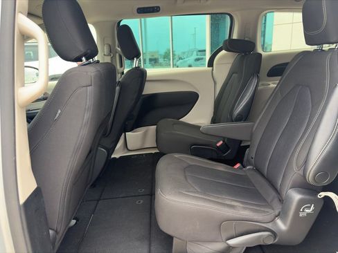 Used 2023 Chrysler Voyager LX FWD image 10