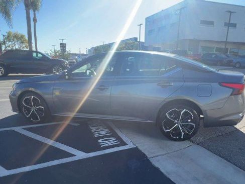 Used 2023 Nissan Altima 2.5 SR image 6