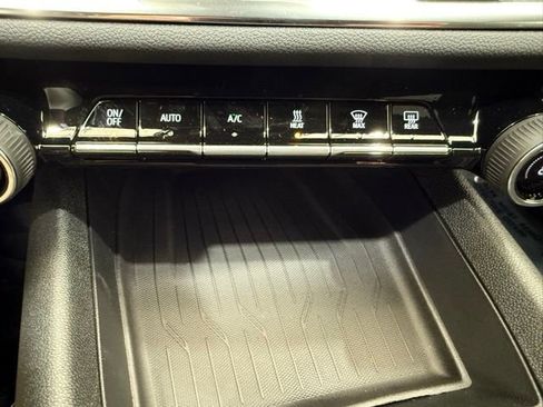 New 2026 Chevrolet Equinox EV LT image 34