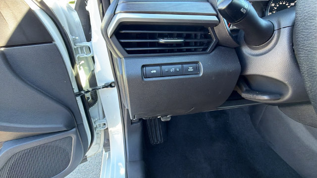 Used 2025 Nissan Altima 2.5 SV FWD image 29
