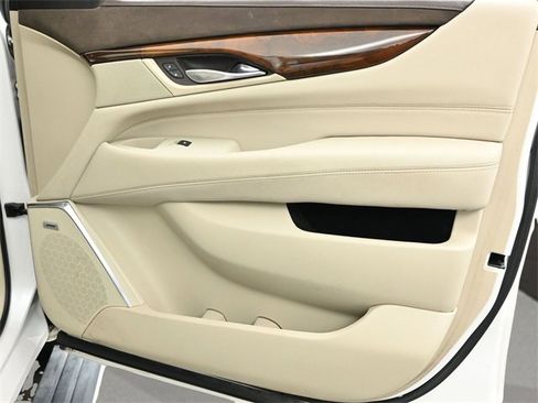 Used 2017 Cadillac Escalade ESV Premium Luxury image 21