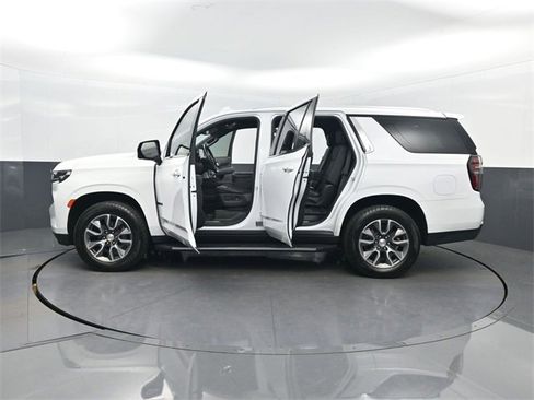 Used 2022 Chevrolet Tahoe LT w/ Luxury Package image 45