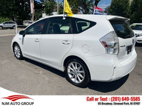 Used 2014 Toyota Prius V Five FWD image 8