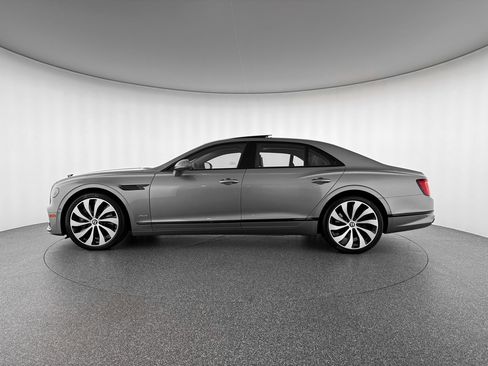 Used 2023 Bentley Flying Spur Azure image 11