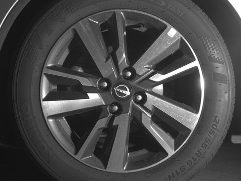 Used 2025 Nissan Versa SV image 12