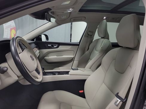 Used 2021 Volvo XC60 T5 Momentum AWD/4WD image 12