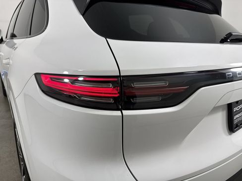 Certified 2023 Porsche Cayenne Platinum Edition AWD/4WD image 17