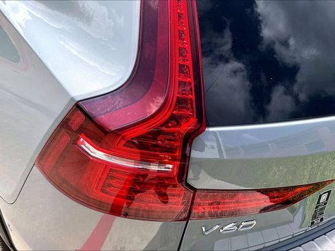 Used 2024 Volvo V60 B5 Cross Country Plus AWD/4WD image 40