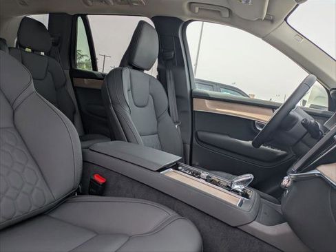 Used 2025 Volvo XC90 B6 Plus image 26