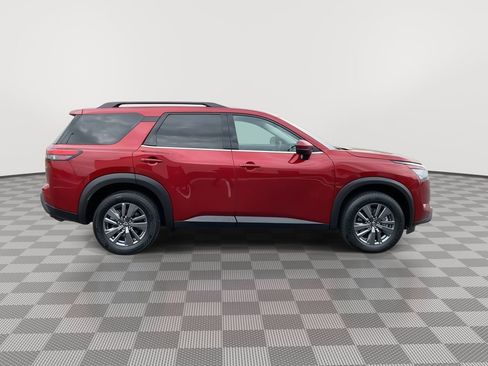 Used 2024 Nissan Pathfinder SV image 8