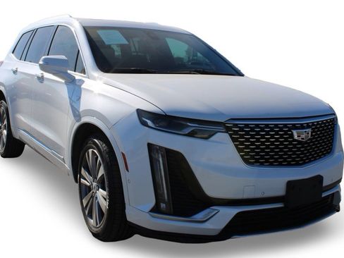 Used 2022 Cadillac XT6 Premium Luxury w/ Technology Package image 3