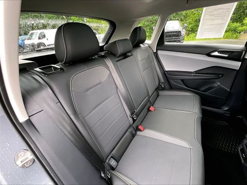 Used 2023 Volkswagen Taos SE w/ Panoramic Sunroof Package AWD/4WD image 15