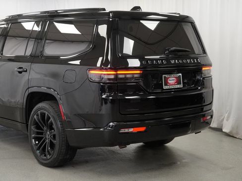 Used 2022 Jeep Grand Wagoneer Series II AWD/4WD image 13
