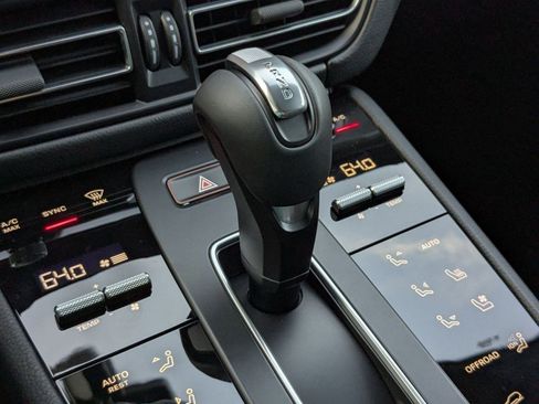 Certified 2026 Porsche Macan AWD/4WD image 20