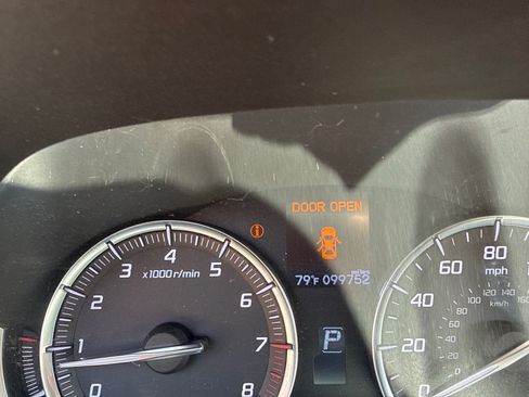 Used 2017 Acura TLX FWD image 18