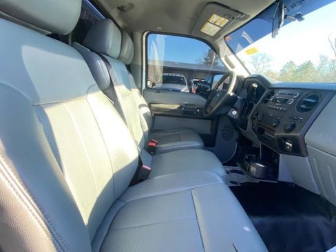 Used 2015 Ford F550 2WD Regular Cab Super Duty image 15