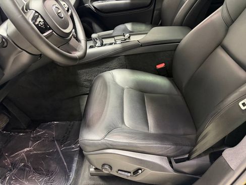 Used 2024 Volvo XC90 B5 Core w/ Protection Package Premier AWD/4WD image 28