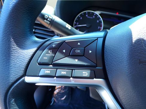 Used 2025 Nissan Sentra SV FWD image 17