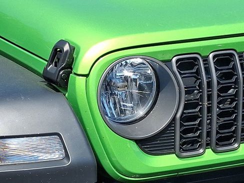 Used 2025 Jeep Wrangler Sport AWD/4WD image 9
