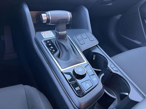 Used 2024 Kia Sportage LX image 21