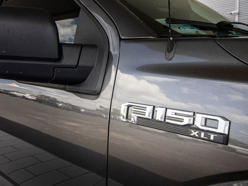 Used 2015 Ford F150 XLT w/ Trailer Tow Package RWD image 4