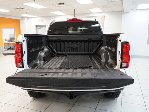 Used 2025 Chevrolet Colorado ZR2 w/ Technology Package AWD/4WD image 10