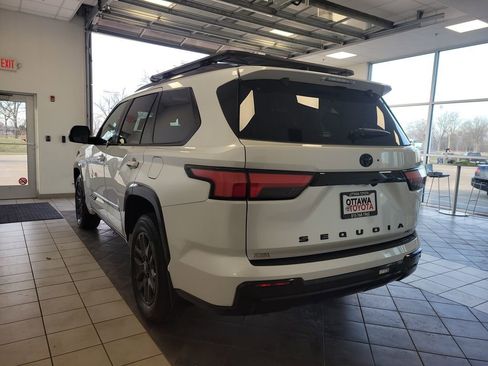 Used 2026 Toyota Sequoia Platinum AWD/4WD image 8