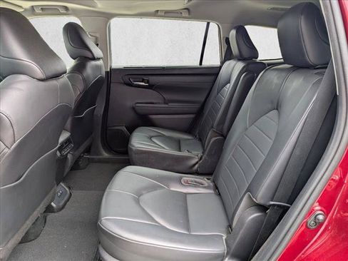 Used 2020 Toyota Highlander XLE FWD image 20