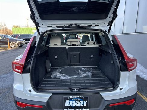 Certified 2023 Volvo XC40 B5 Plus w/ Protection Package Premier image 27