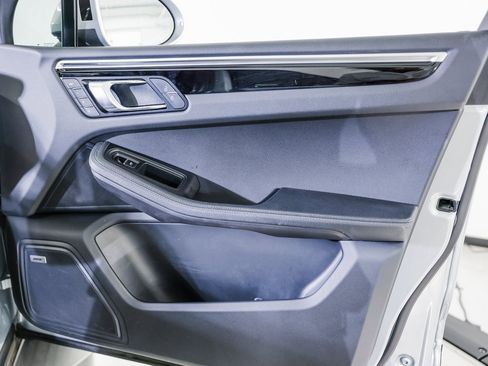 Certified 2021 Porsche Macan image 28