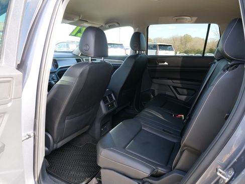 Used 2021 Volkswagen Atlas SE w/ Towing Package image 17