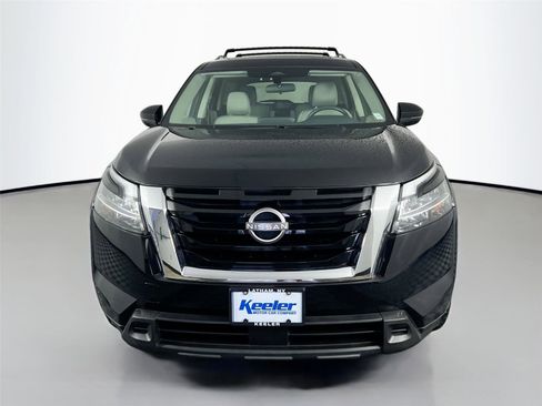 Used 2022 Nissan Pathfinder SV w/ SV Premium Package image 9