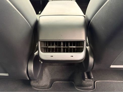 Used 2022 Tesla Model Y Performance image 21