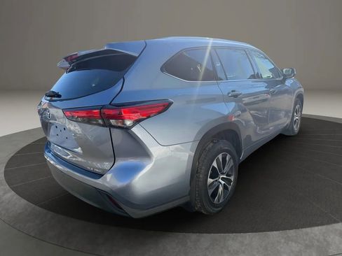 Used 2020 Toyota Highlander XLE image 4