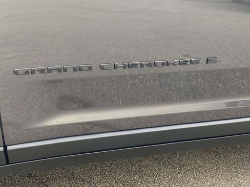 New 2025 Jeep Grand Cherokee Limited w/ Trailer Tow Package image 13